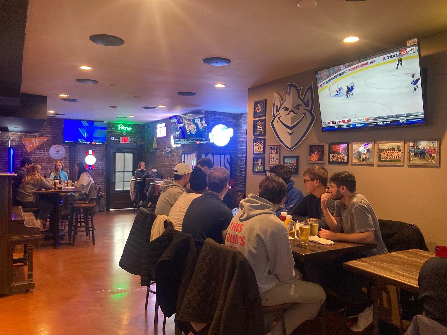 Humphrey’s Bar and Grill STL (humphreysstl) / Twitter