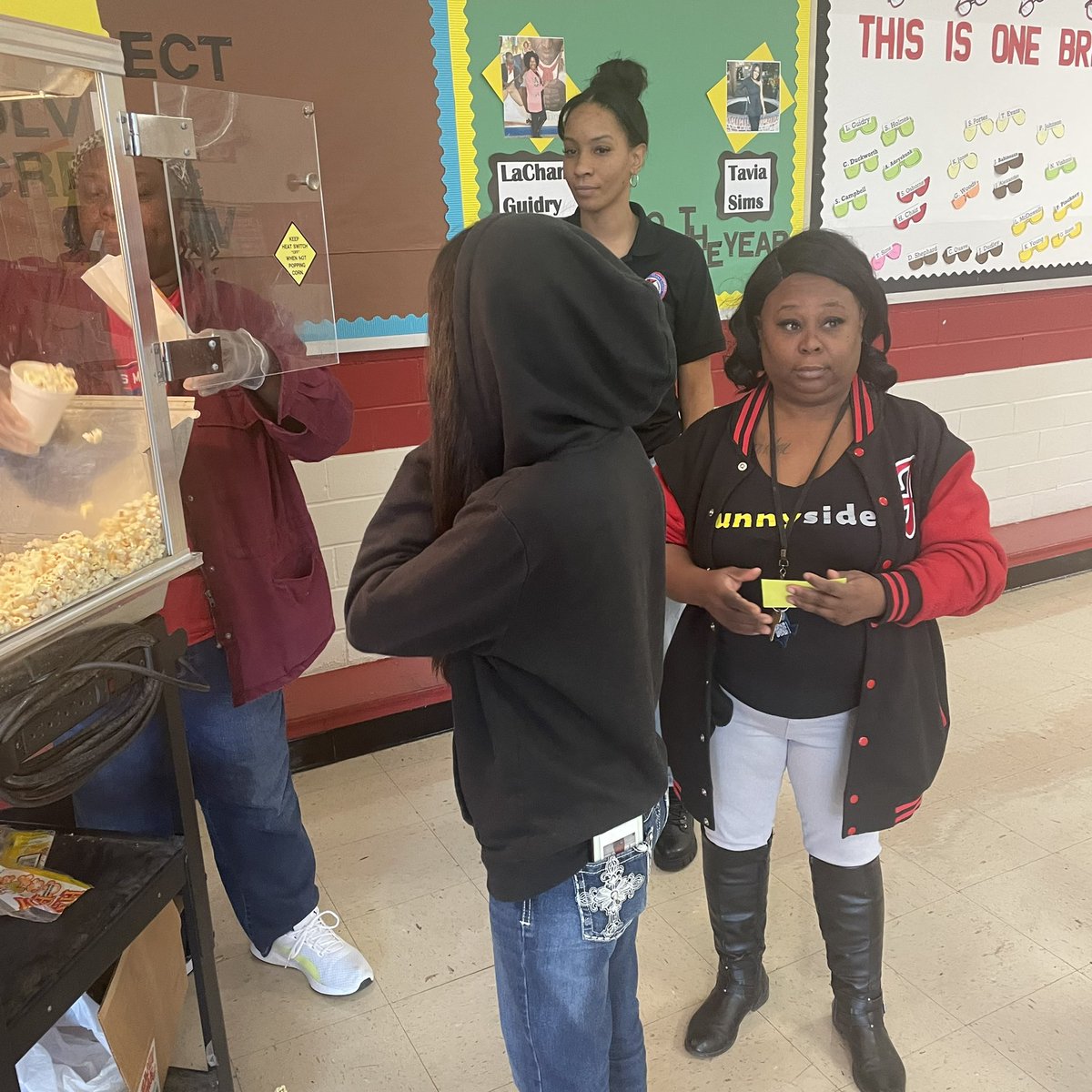 KemiMoyede's tweet photo. 6th Grade Leaders @AttucksPatriots are keeping it popping with the "Popping For Performance Excellence" incentive! We are #TheExample as we keep it popping for perfect attendance and AB Honor Roll! @WyllieShani @Coach_Winkie https://t.co/yydT1aCVdy