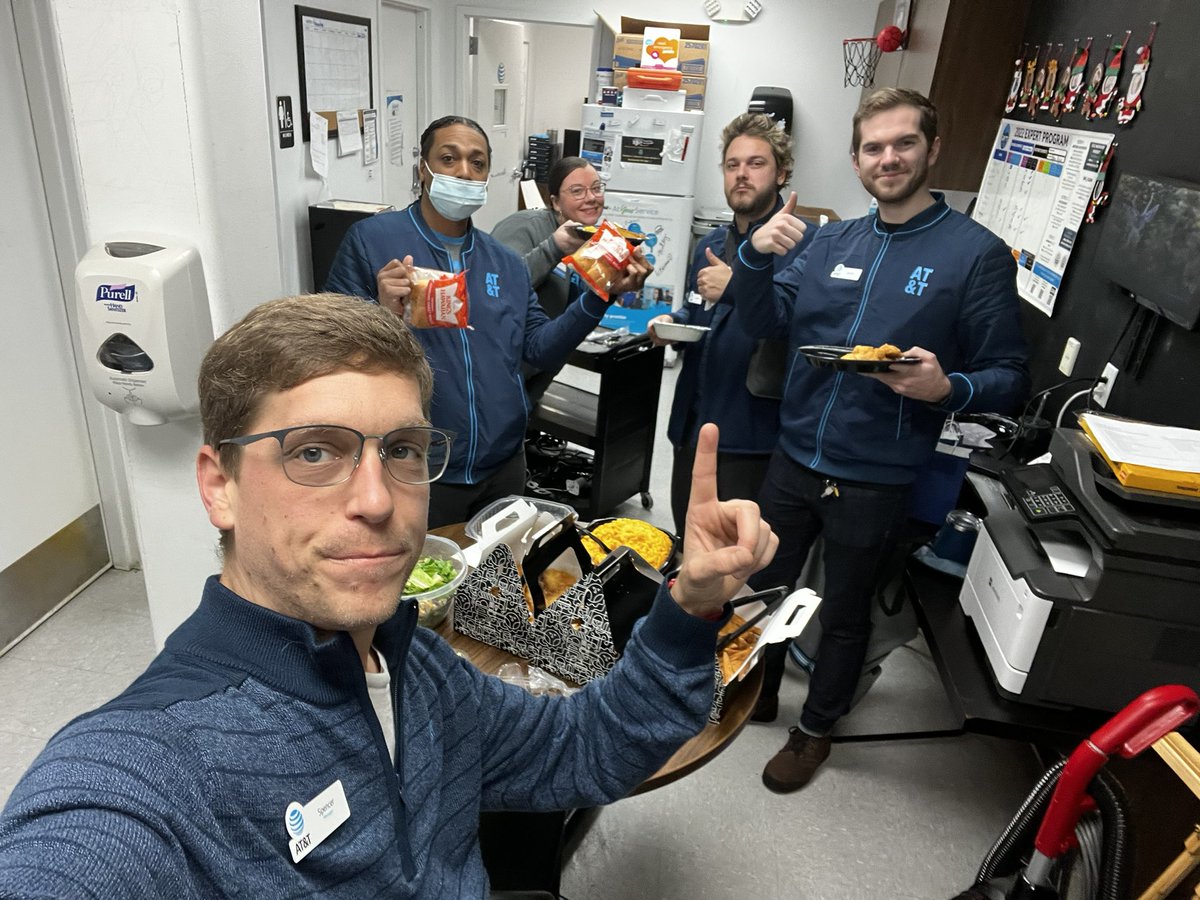 Thanks <a href="/Samsung/">Samsung Electronics</a> for filling us up to kick off the holiday season! Great promotions for everyone here at White Oak, even the kids! <a href="/mindymcdonald/">Mindy</a> <a href="/bvelarde4094/">Brandon Velarde</a> @theeastregion <a href="/JamieMayton/">Jamie Mayton</a> <a href="/AaronBevan95/">Aaron Bevan</a> #Dawgpound #lifeatatt