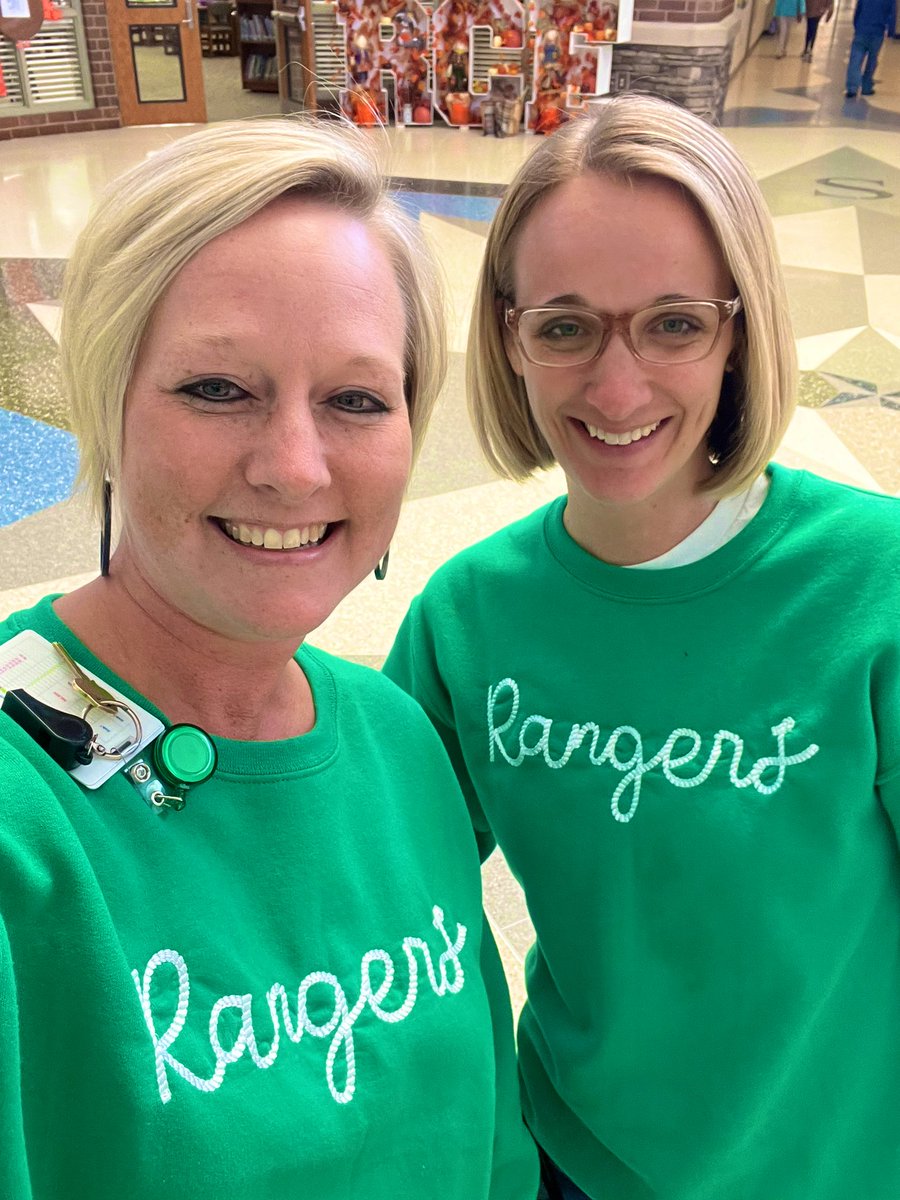 Twinning on this fabulous Friday! 💚💚 <a href="/KristenSmalley1/">Kristen Smalley</a>
