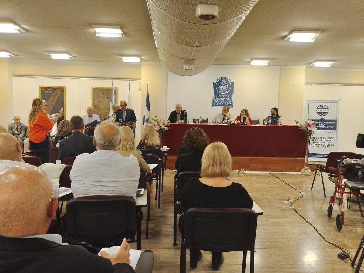 APAdeA acompañó a IADELA en su ceremonia de Fin de año.

El Dr. Horacio Joffre Galbert, como fundador de APAdeA e investigador adjunto del Instituto Argentino de la Longevidad Activa presentó en la ceremonia celebrada en el Aula Magna del Colegio de Escribanos.