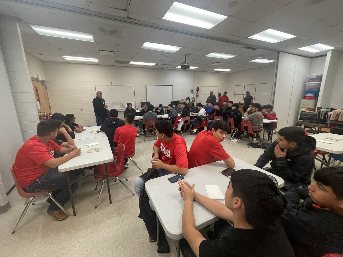 GladiatorBaseb2's tweet photo. Thank you to our players, parents, and everyone that took part in todays thanksgiving lunch! https://t.co/54mHVIJKWX