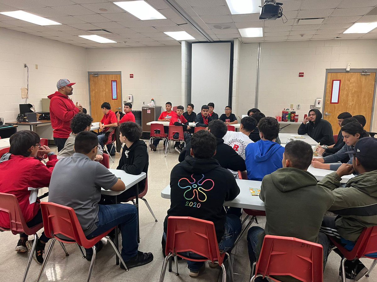 GladiatorBaseb2's tweet photo. Thank you to our players, parents, and everyone that took part in todays thanksgiving lunch! https://t.co/54mHVIJKWX
