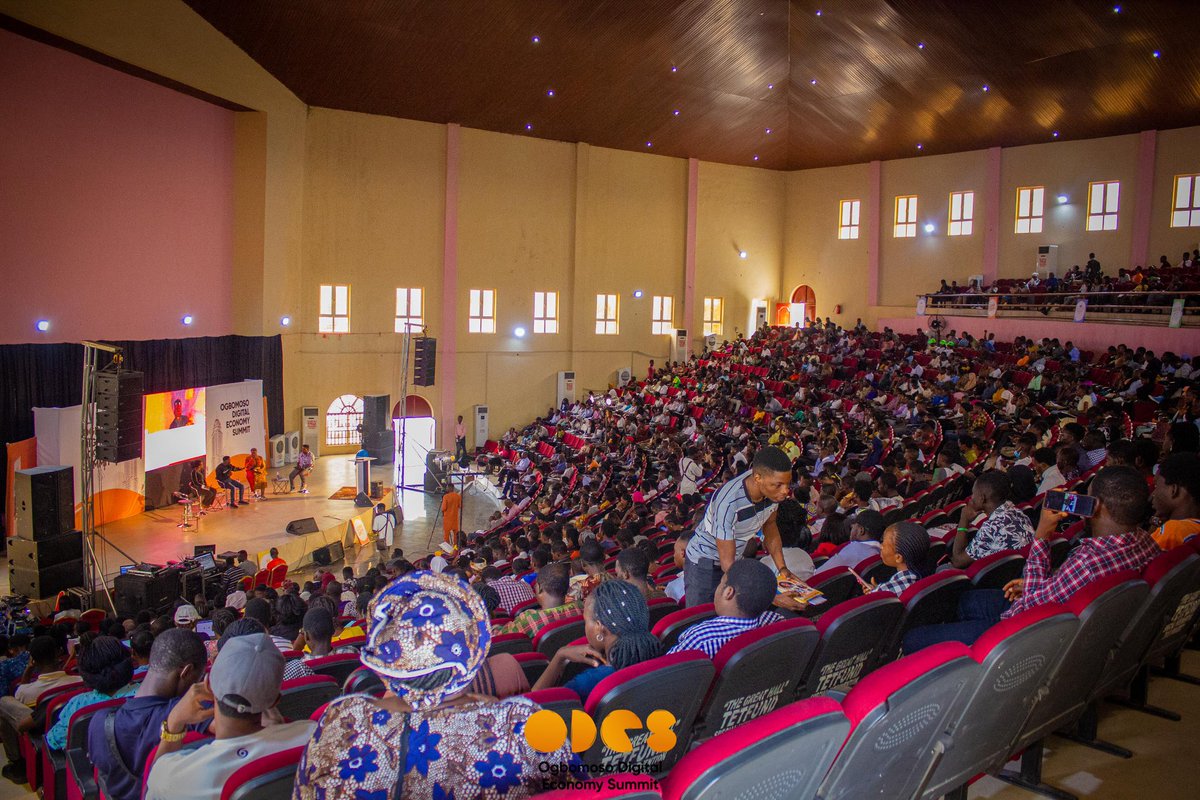 Dev_Damadet's tweet image. Remi Odunsi, Co-founder of Eridan Group said
&quot;focus on your strength and outsource your weakness&quot; and it struk me.
Don&apos;t try to do everything yourself lest you get weary.
#ODES2022 #ODESLAUTECH #OgbomosoDigitalEconomySummit