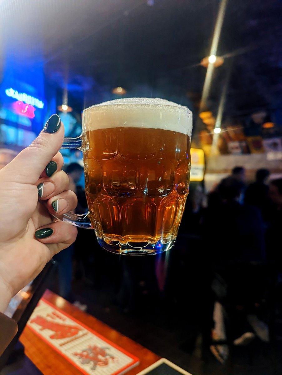 TapWaterloo's tweet photo. Happy Friday! We have @BrisBeerFactory Independence APA on cask right now as well as their Powerplay ddh pale @lostandgrounded Autumn protagonist, @FivePointsBrew Railway porter and @CellarHeadBrew Flapjack oatmeal stout π https://t.co/QrbxY6afMZ
