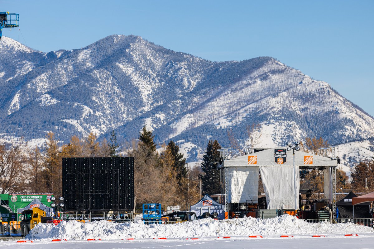 The <a href="/CollegeGameDay/">College GameDay</a> stage is set, doesn't get any better!!

#GoCatsGo | #GamedayinBozeman