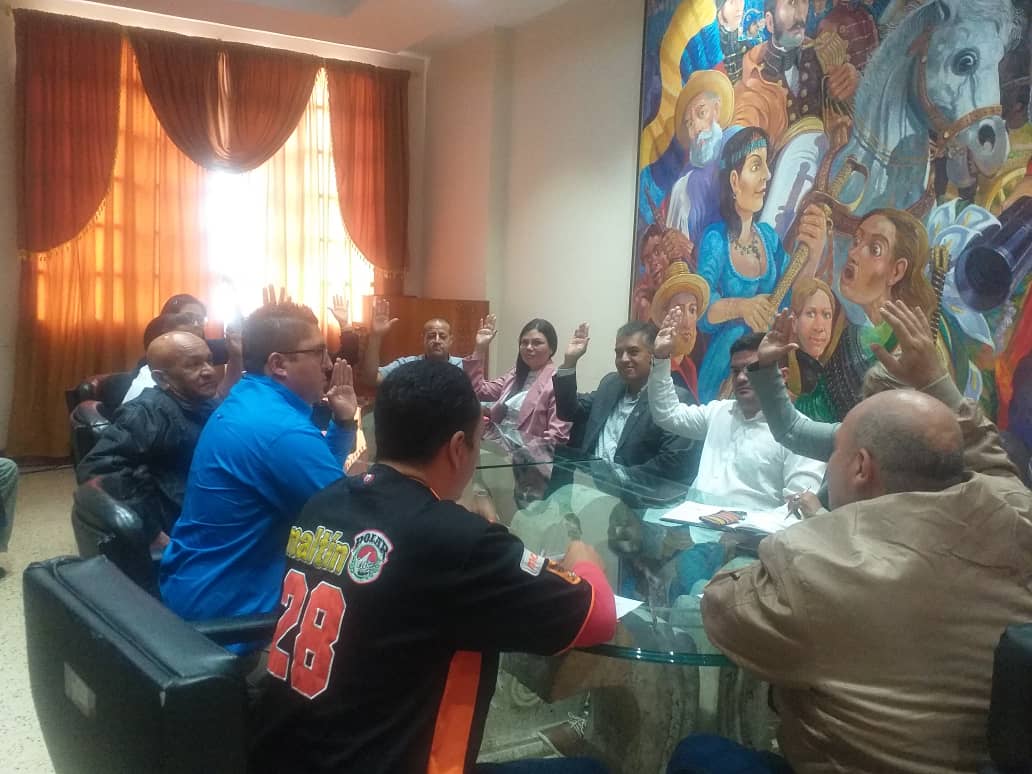 En sesión extraordinaria:

CLEBM aprobó recursos para atender las emergencias en el eje panamericano

El decreto 391 con moción de urgencia emanado por el gobernador Jehyson Guzmán asciende a 2.821.790 Bs fue aprobado por unanimidad
<a href="/molotovcandanga/">PedroAlvarezMOLOTOV</a>
<a href="/JEHYSONGUZMAN/">JEHYSON GUZMÁN</a>
<a href="/NicolasMaduro/">Nicolás Maduro</a>