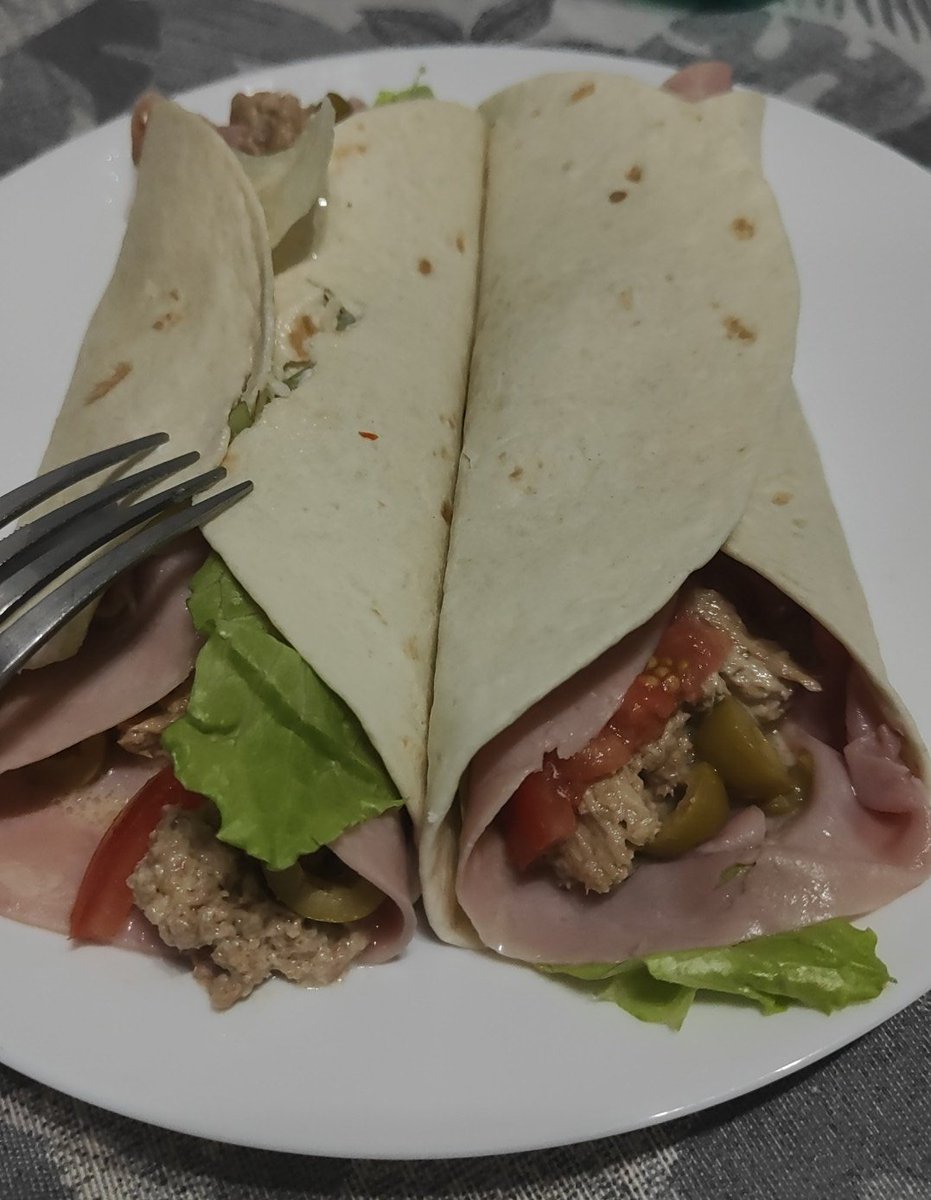 Eldelasbrasas's tweet photo. Hoy tranquilos, fajitas de atún, jamón,lechuga, tomate y aceitunas u oreja a la plancha

#IlCuoco #LaCocinaSonGustos https://t.co/BssLPSpwFi