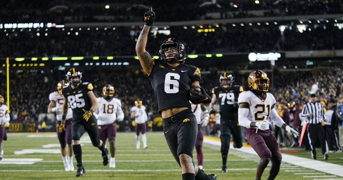 Gophers vs. Iowa: Rosters, schedules, TV/radio, social media and weather https://t.co/NUadjXWS3V https://t.co/zMybs4TtfQ
