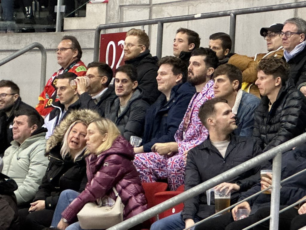 swissgripen's tweet photo. Alright British #IceHockey community, let’s find this #GreatBritain fan, who is at the @DuesseldorferEG game tonight! 🇬🇧 👀 🤣 https://t.co/6h6HVNrTpJ