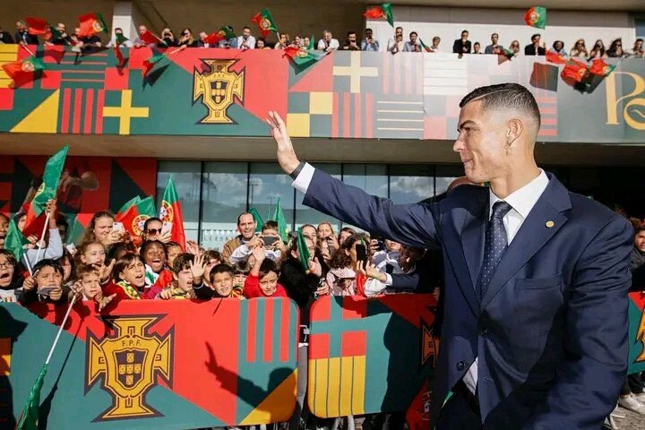Ale_RMFC's tweet photo. Llega a tierras de Qatar, el mejor jugador de la historia del fútbol. Con ustedes Don Cristiano Ronaldo https://t.co/p7JRzuyqpW