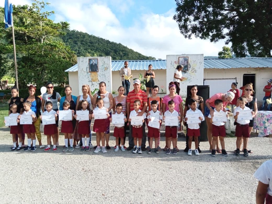 Felicidades a maestros y alumnos destacados al cierre de este curso escolar.