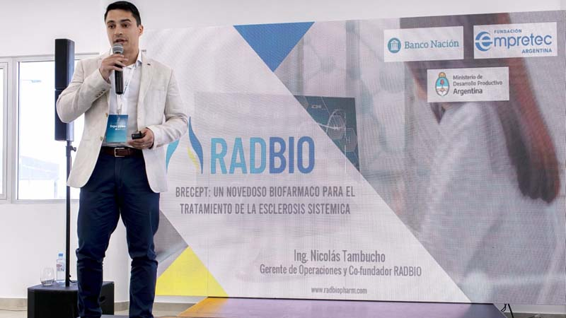 Nicolás Tambucho es el CEO de RADBIO, un emprendimiento tecnológico que tiene como objetivo desarrollar una biomolécula para tratar enfermedades fibróticas y autoinmunes sin cura.

Leé la nota ➡️ bit.ly/NicolásTambuch…