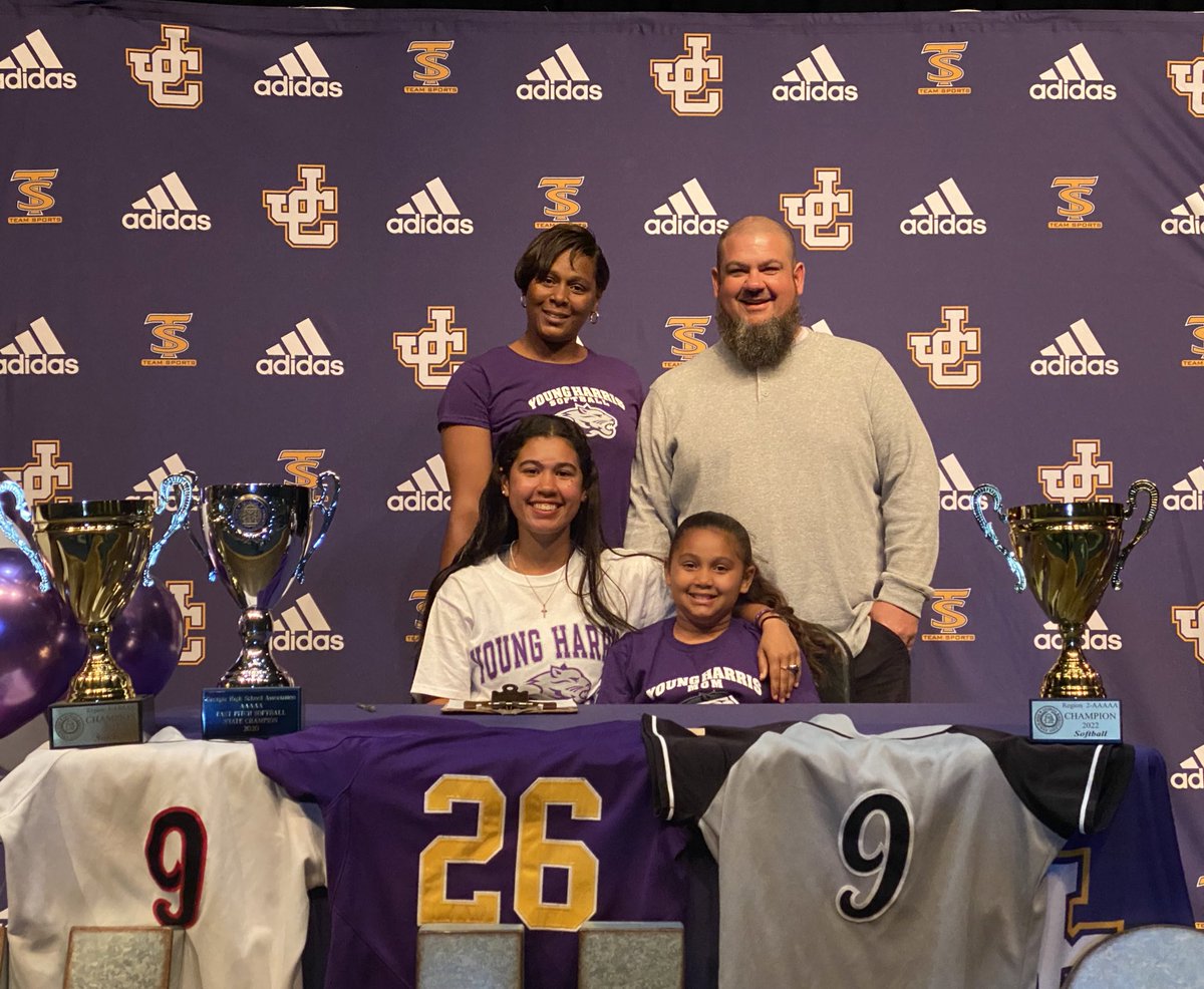 Congrats to <a href="/shaylapenning23/">shayla :)</a> on signing with <a href="/YHC_Softball/">YHC Softball</a>!