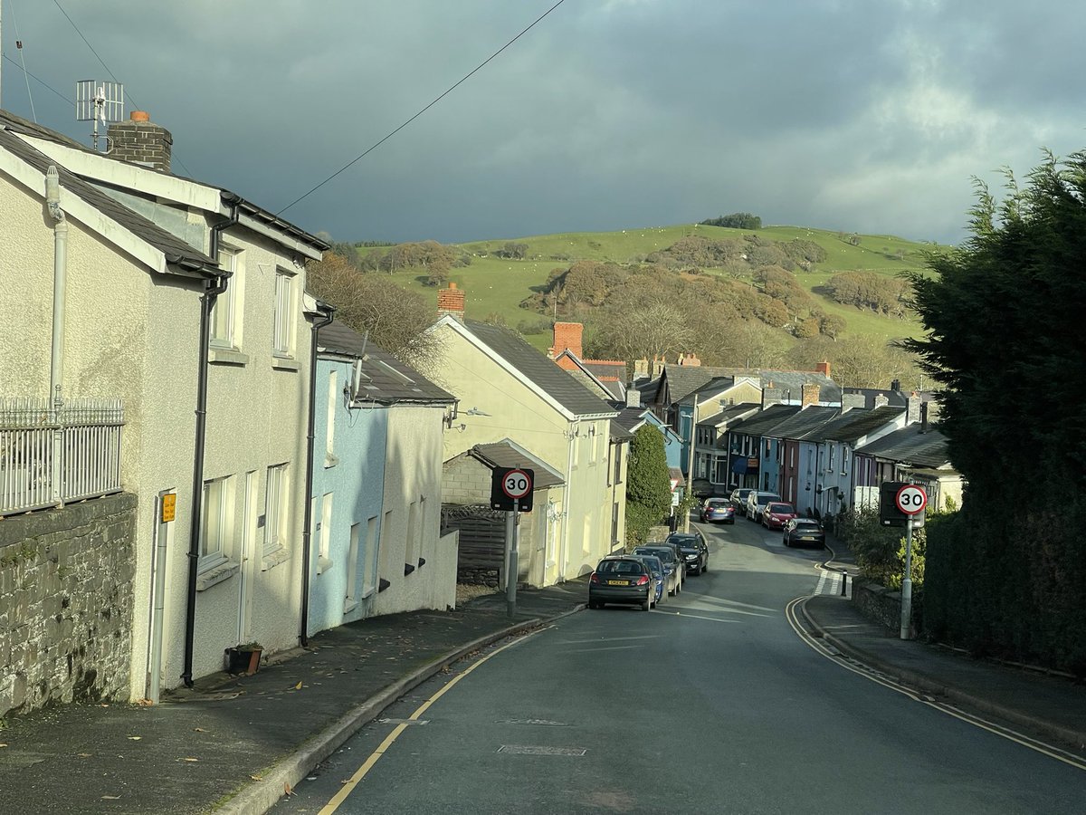 TeacherToolkit's tweet image. Lovely to be back in Tregaron today; the coastal county of #Ceredigion in West Wales. A stunning location to #GetIntoTeaching! 💥 

Supporting teachers with the cognition ⚙️ of learning 🧠 to help refine how we teach!  

They feature in #JustGreatTeaching too. 

#GuideToMemory