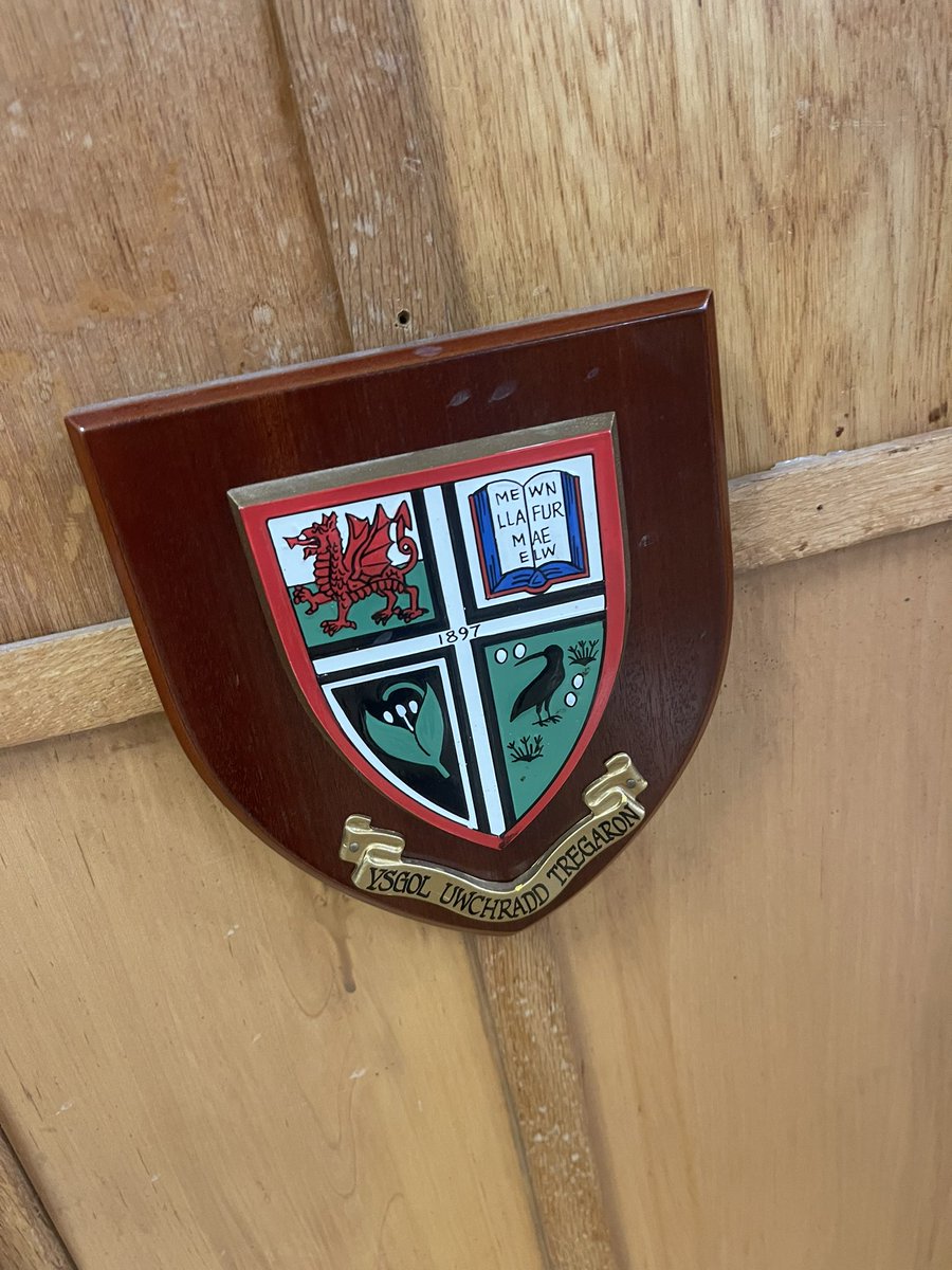 TeacherToolkit's tweet image. Lovely to be back in Tregaron today; the coastal county of #Ceredigion in West Wales. A stunning location to #GetIntoTeaching! 💥 

Supporting teachers with the cognition ⚙️ of learning 🧠 to help refine how we teach!  

They feature in #JustGreatTeaching too. 

#GuideToMemory