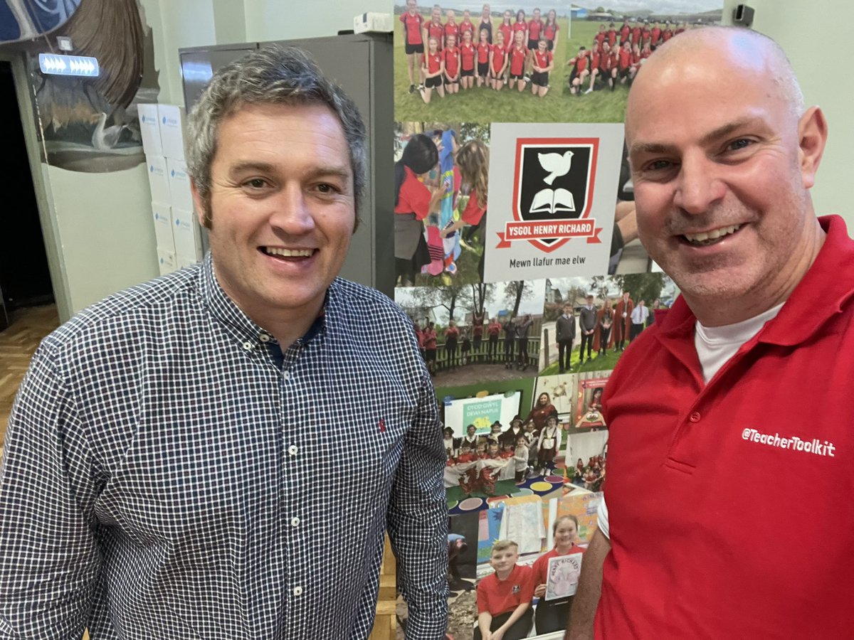 TeacherToolkit's tweet image. Lovely to be back in Tregaron today; the coastal county of #Ceredigion in West Wales. A stunning location to #GetIntoTeaching! 💥 

Supporting teachers with the cognition ⚙️ of learning 🧠 to help refine how we teach!  

They feature in #JustGreatTeaching too. 

#GuideToMemory