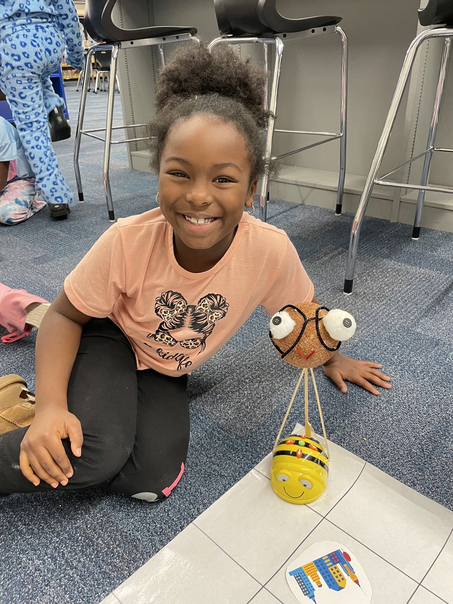 cablekris's tweet photo. First grade engineers came up with a plan,designed their book character floats and coded their routes. Gobble, Gobble #LearningFun #ThanksgivingParade @CobbSchools @CobbLibMedia @lairbeth1 @ACLittle23 https://t.co/DwDlRPdlzN