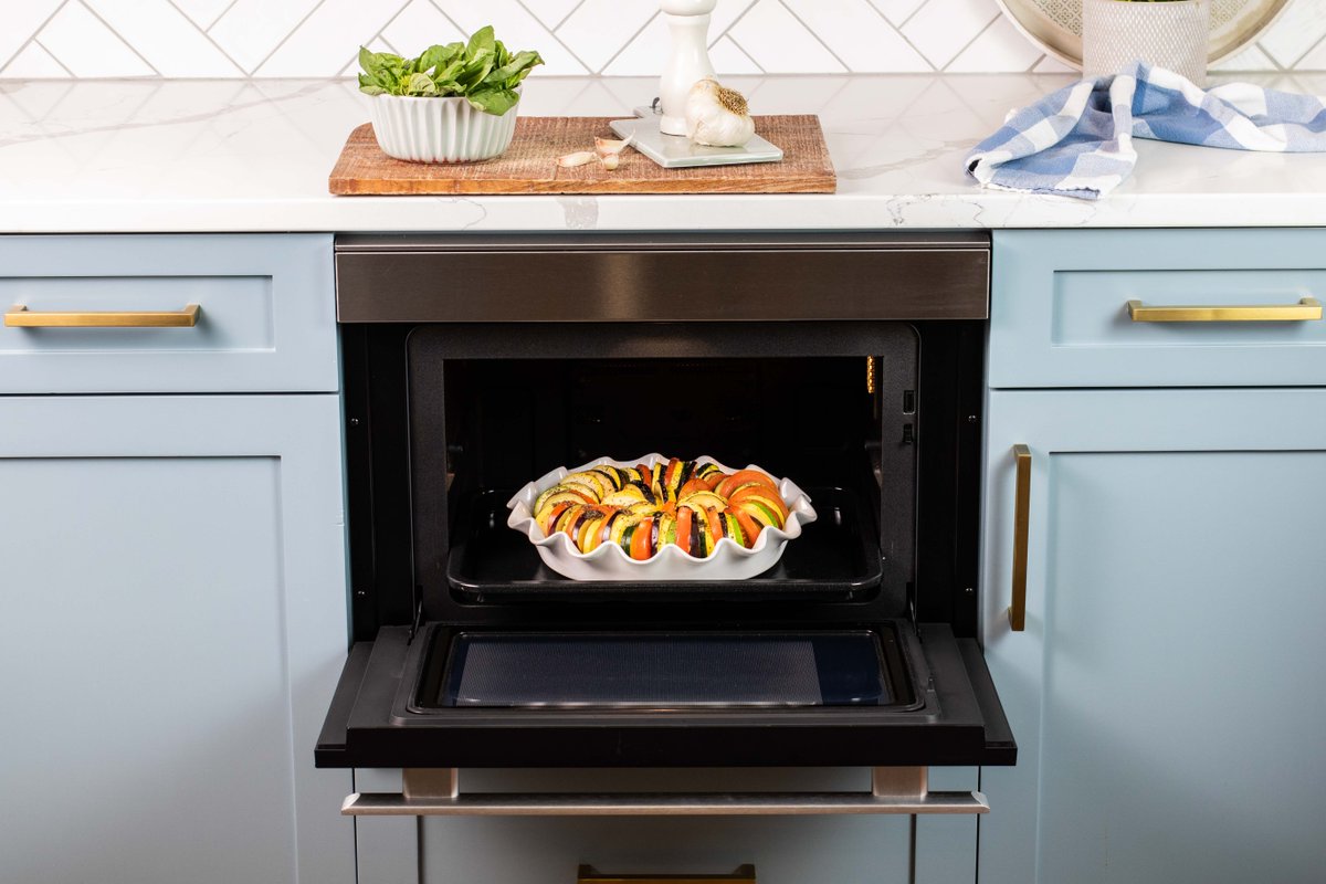 SharpHomeUSA's tweet image. From seafood to tasty veggies to fluffy baked breads, the Sharp Smart Combi Built-In Steam Oven can cook all your favorite foods! Looking for some dinner inspo this weekend? Check out some #steamcooking recipe ideas here: bit.ly/3PyH8oB #recipeshare