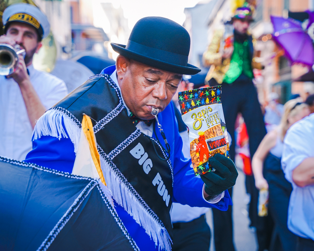 #FlashbackFriday to the second-line in New Orleans last week to help celebrate our new Sinfully-Seasoned™️ Pretzel Stix! Who celebrated with us?! ✋🎉

#zapps #voodoo #nola #pretzels