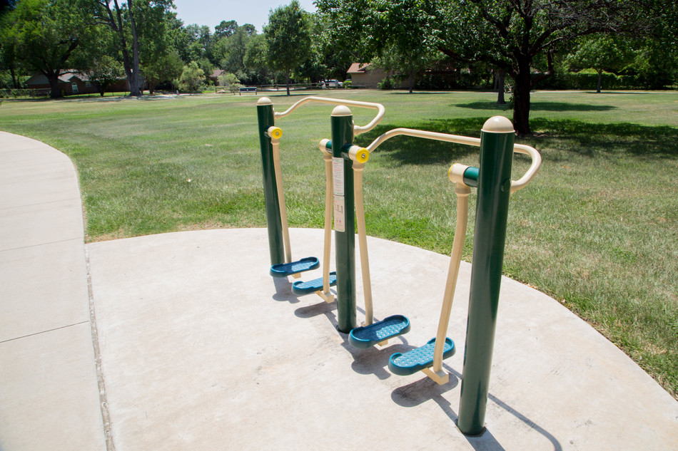 ArlingtonParks's tweet photo. Our #ParkOfTheWeek is Pirie Park! This park is a great place to play, swing, & climb on the playground or get a workout in using the exercise stations positioned along the path. Enjoy a picnic at the tables or grab your blanket and take it to the spacious field!
1016 W Cedar St https://t.co/epfyTBbJQb