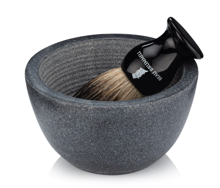 Producing a rich lather has never been easier than with our marble shaving bowl!
.
.
.
#wetshaving #shavingbowl #beaubrummellformen
