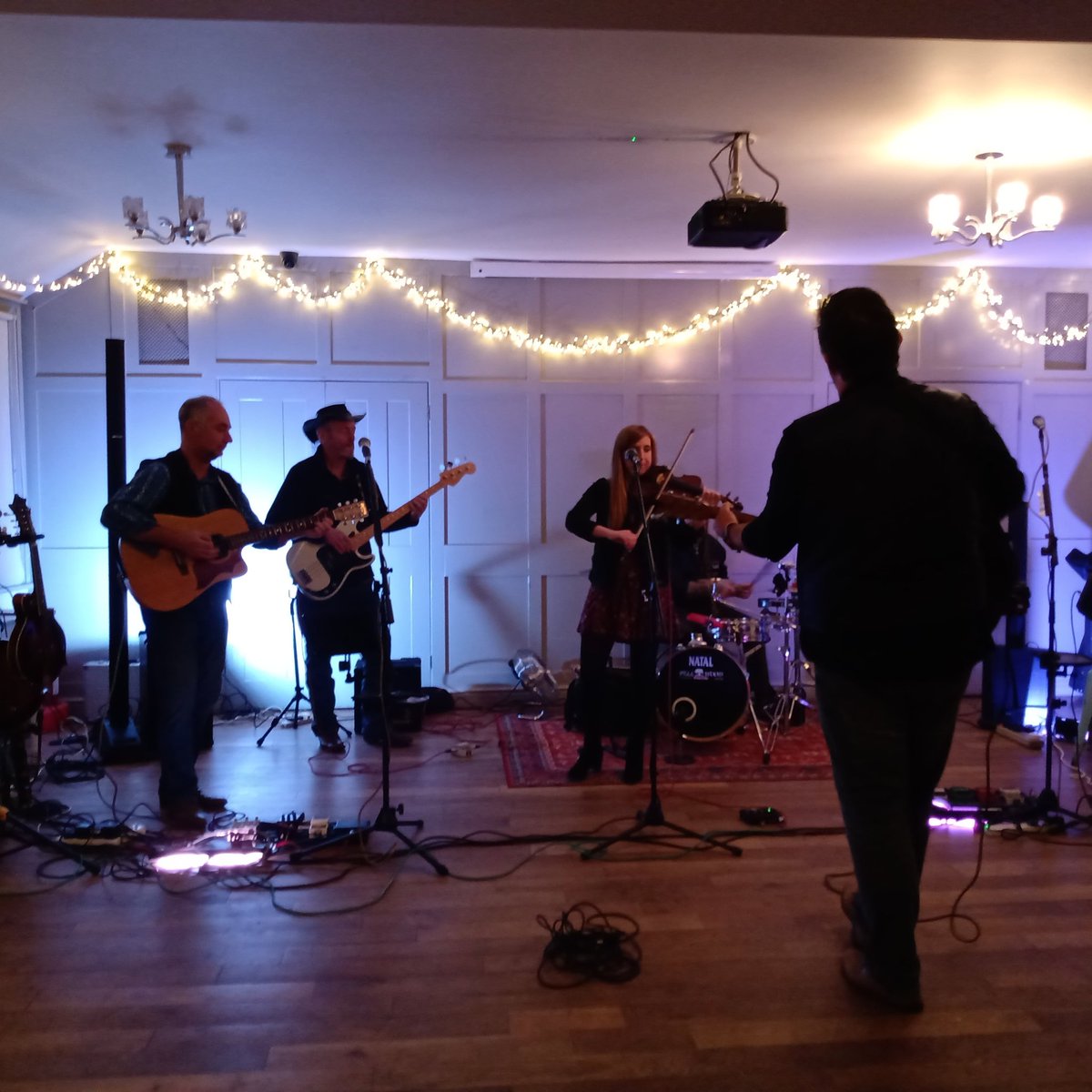 Splat the Rat are sounding fab in their soundcheck. Looking forward to a fantastic evening here at Swindon Folk Club upstairs at <a href="/hopinnswindon/">The Hop Inn Swindon</a>