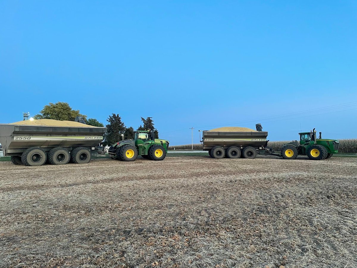 With cart sizes ranging from 1,550 to 2,850 bushel, our carts hold more than enough to fill two semis EACH!

#efficientlydriven #Balzer