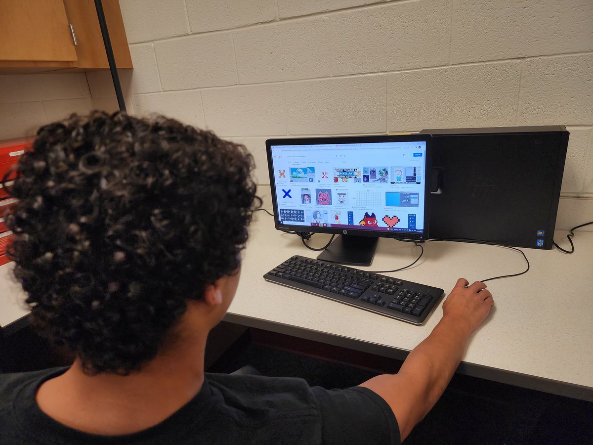 MrGabelSTEM's tweet photo. STEM Programming class working on final projects. Lots of cool ideas under development. #unity3d https://t.co/7r17CfEqwY