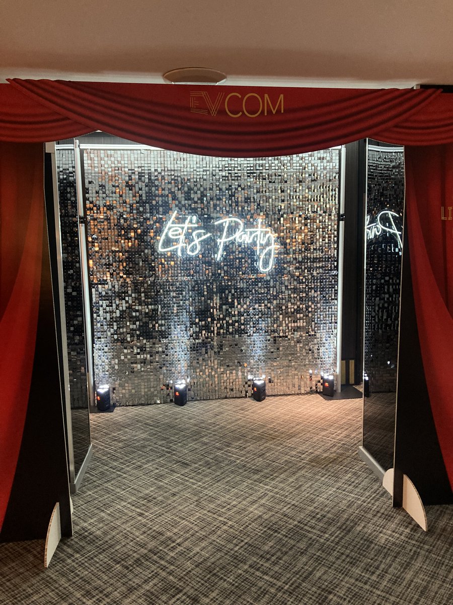 As our ceremony draws to the close, guests get ready to enter the Nobel Suite to sit down for a three course dinner and live music to dance the night away to! Congratulations to all of our shortlistees and winners tonight. Now let’s celebrate!

#liveawards #filmawards