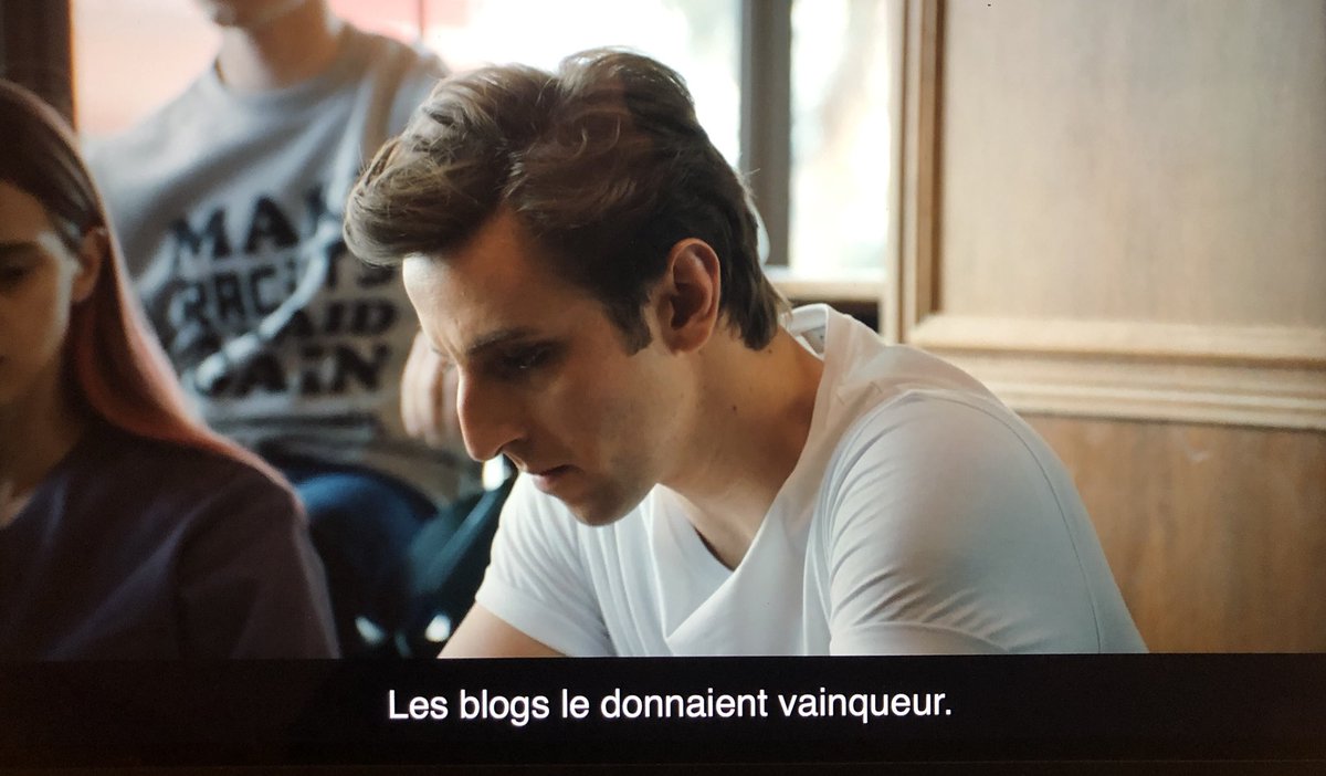 grignotages's tweet photo. La blogosphère balletomane est aussi dans l’épisode 8 avec le concours de promotion :
« - Ça fait une heure que les pronostics des blogueurs le donnent vainqueur.
- C’est des conneries, les blogs. » 
#OperaS2 https://t.co/znw20iRzqN