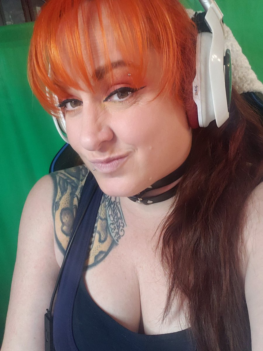 KaTapillars_Art's tweet photo. Hey you! Yeah you! Its #FreakyFriday and I'm #live on #trovo for a bit. Come #smack my #box. While I #battle HUGE insects in #Grounded 😘😘 Happy Friday Loves!!
#katapillarcreations #nationfam #myhumans #trovostreamer #collared https://t.co/aJV3Z3br6k