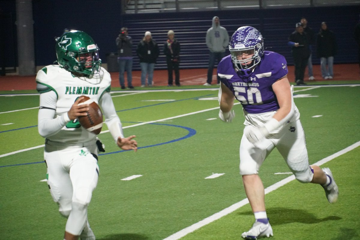 PE1909's tweet photo. Start of second quarter, Eagles trail Boerne 21-7 🏈 #txhsfb #pridepride #dctf https://t.co/PUzthdt09F