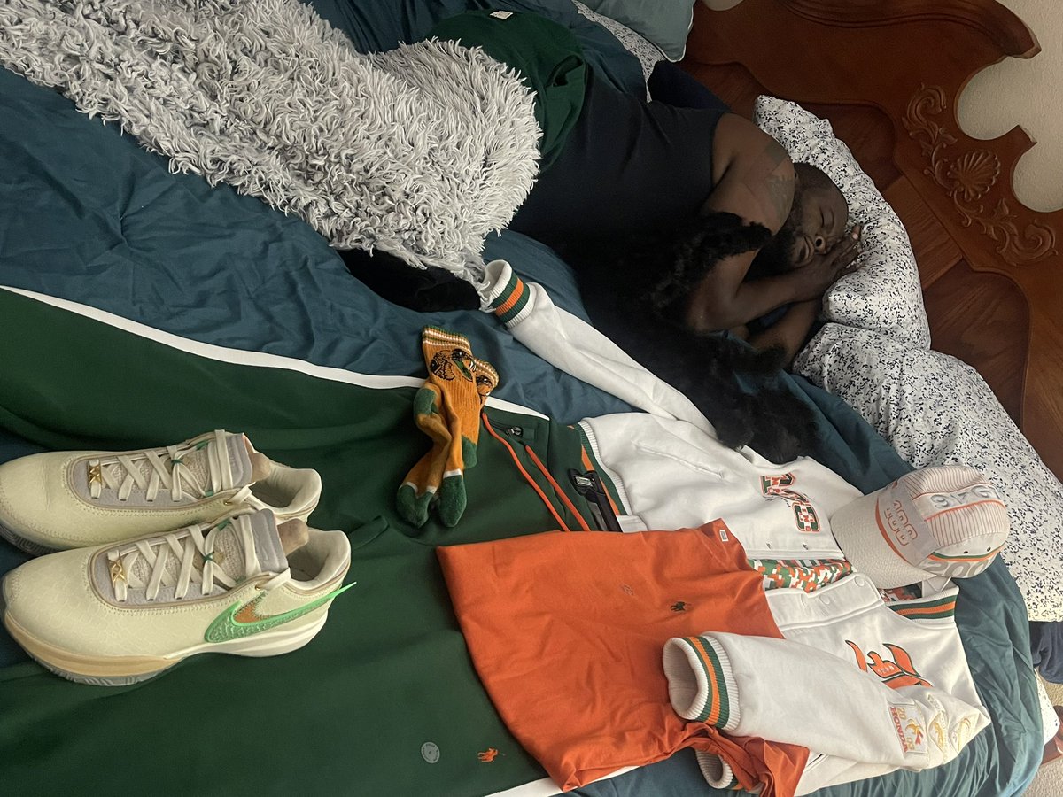 jofree305's tweet image. This was the night before the #FloridaClassic #Fall2002 #M100 #Lebron Famu 20s @FAMU_1887 @KingJames