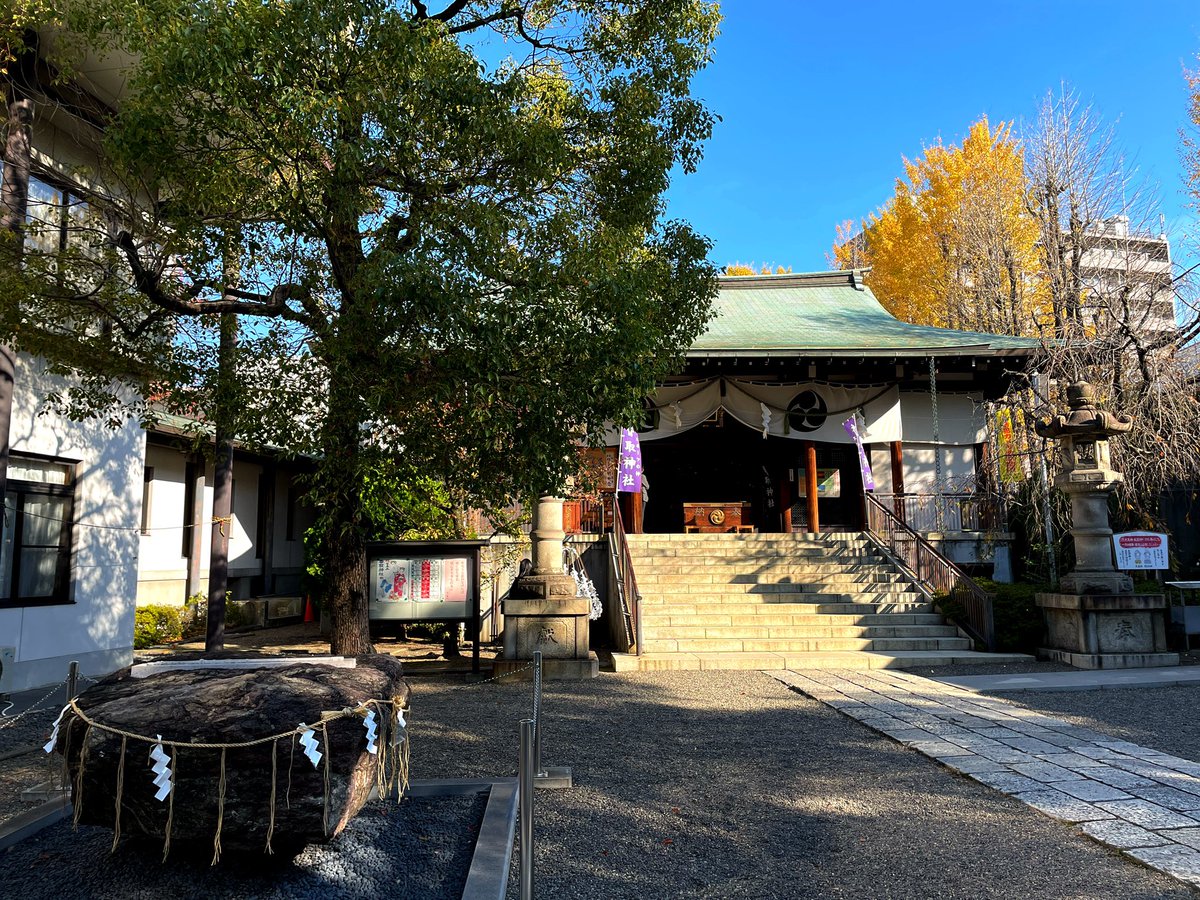 SebVet005's tweet photo. 出勤前に「スポーツの神様」に、セブの無事完走と新たなレースでの成功を祈願してきました。
祈り願うことしか出来ないけれど、とにかく無事にチェッカーを受けてほしい。
そして走るからには1つでも上の順位を。
#DankeSeb #AlwaysBelieveinSeb https://t.co/XSkcboeZAY