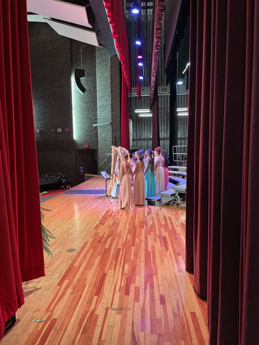 ADofArts's tweet photo. Incredible concert last night. 14 school, 20 choirs, and over 350 singers took the stage for the @Detroitk12 All City Vocal Music Concert. https://t.co/VEp5Cq6bhE