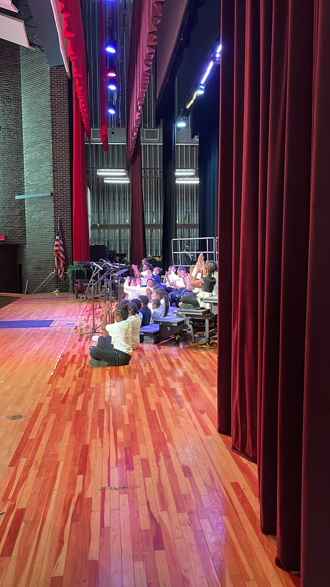 ADofArts's tweet photo. Incredible concert last night. 14 school, 20 choirs, and over 350 singers took the stage for the @Detroitk12 All City Vocal Music Concert. https://t.co/VEp5Cq6bhE