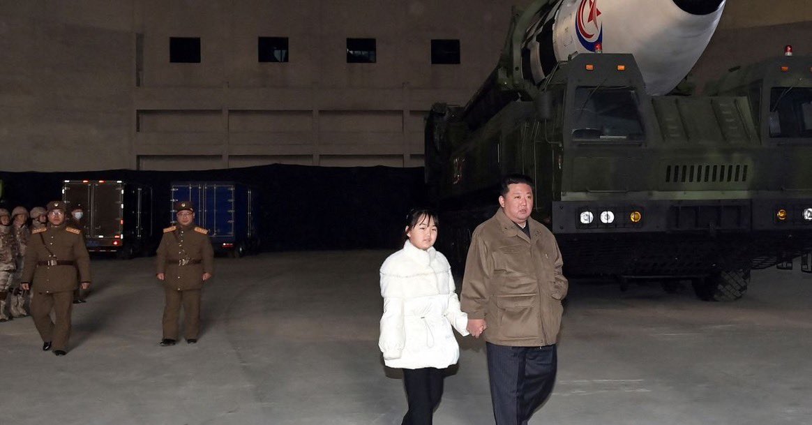 yashar's tweet photo. The world has never seen any of Kim Jong-Unโs children before.
Kim brought his approximately 12-year-old daughter to a ballistic missile test today. https://t.co/ai6SzDCDWD