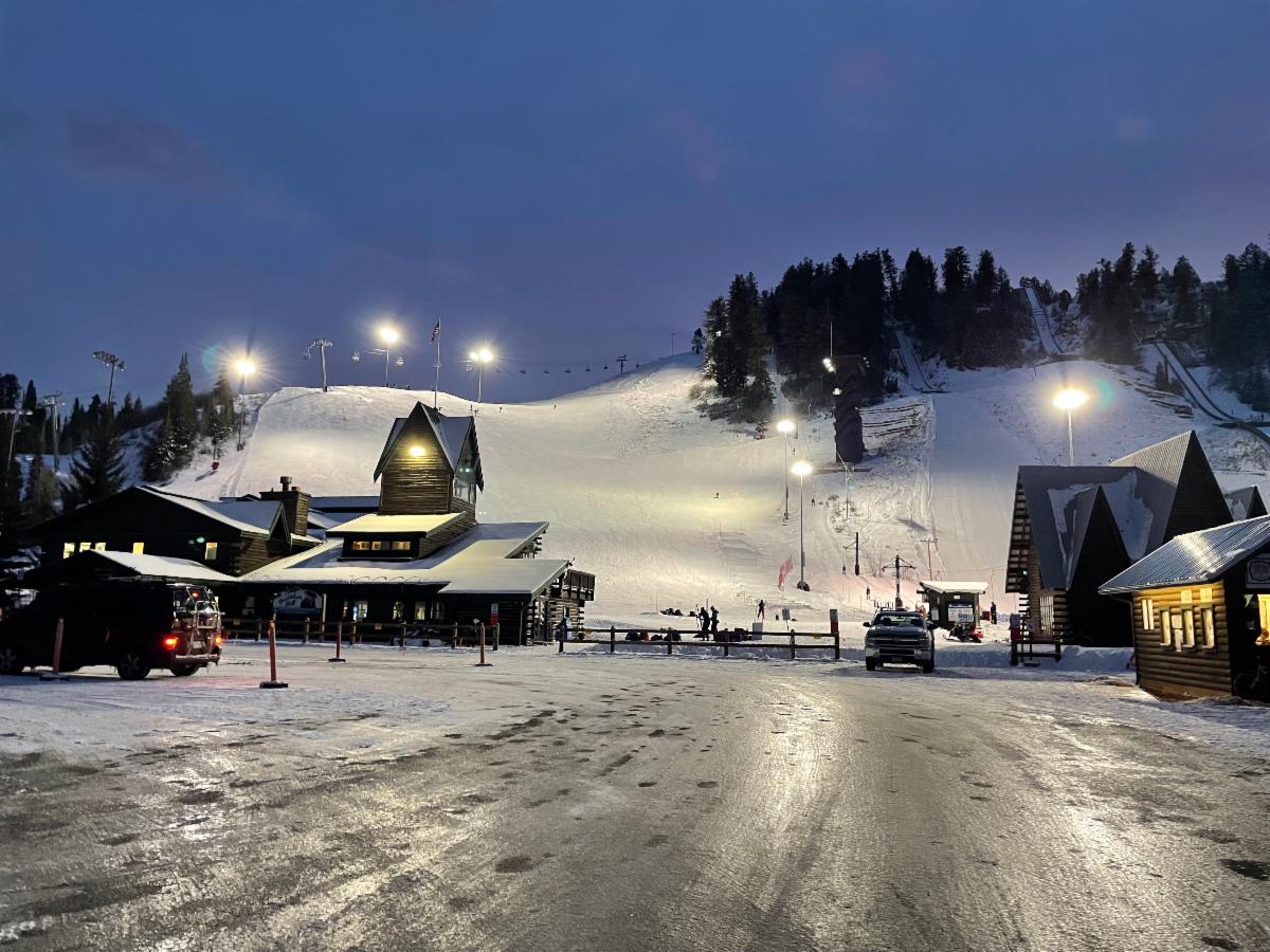 The Week in Review - Winter Carnival Button VOTE, Yampa Valley Gives Day, Turkey Jam and more.
conta.cc/3TQzGYf
