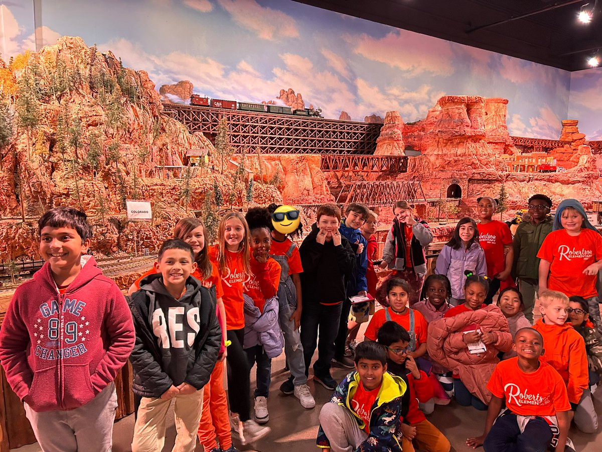 ms_campbelledu's tweet photo. 3rd Grade Field Trip✅ we had a blast at The Frisco a railroad Museum today! #robertsonUBUNTU @Robertson_Elem @WhitneySBriggs https://t.co/9YQnzoRdkG