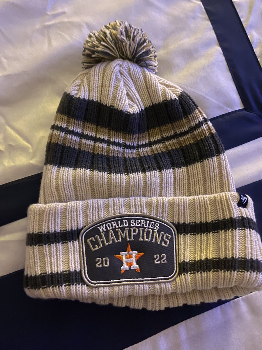 AnGiE_25's tweet image. So came across this beanie on here yesterday thanks to @Carlos93006842 😊 told my parents I wanted it for Christmas yesterday &amp;amp; well they got it for me &amp;amp; delivered it to my job so I can wear it next week while I’m out of town! #spolied #lovemyparents 💙🧡🤘🏼🙌🏼
