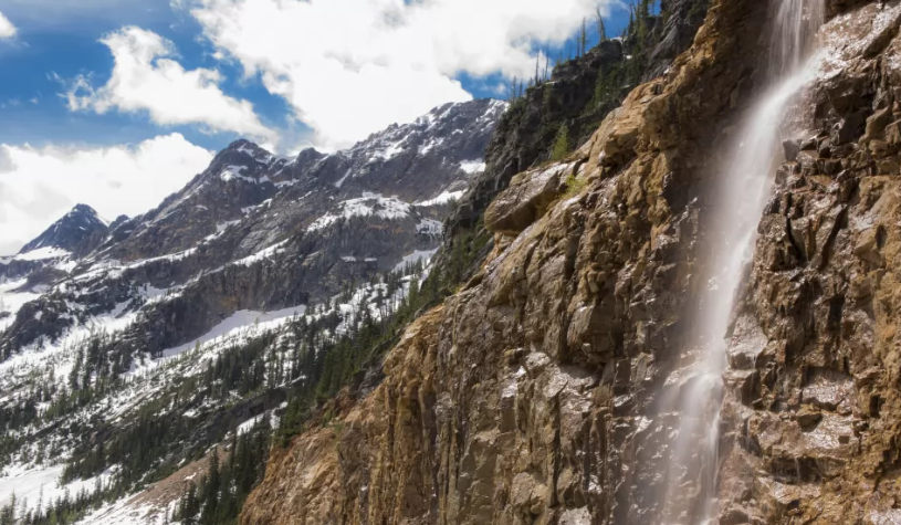 AmericanRoadMag's tweet photo. Hit the open road with your favorite person this fall—incredible scenery, fresh sea air, miles and miles of forest, trails, and rivers all along the Cascade Loop. Check out this free guide to plan a trip #cascadeloop #roadtrip #freeguide https://t.co/GlQ2Vb6jQh https://t.co/sEdyR1AJj9