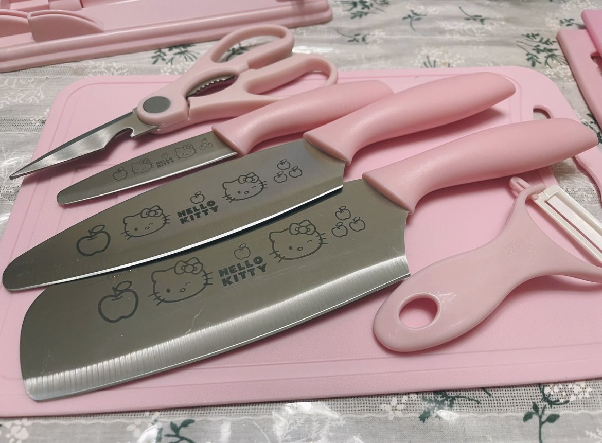 cupcake .. ♡ on X: hello kitty kitchen knife set :>