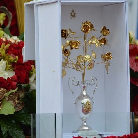 globovision's tweet photo. #ChinitaPorGV Papa Francisco otorga una Rosa de Oro a la Chinita
📸Basílica de Nuestra Señora del Rosario de Chiquinquirá https://t.co/Og9ttrAeps