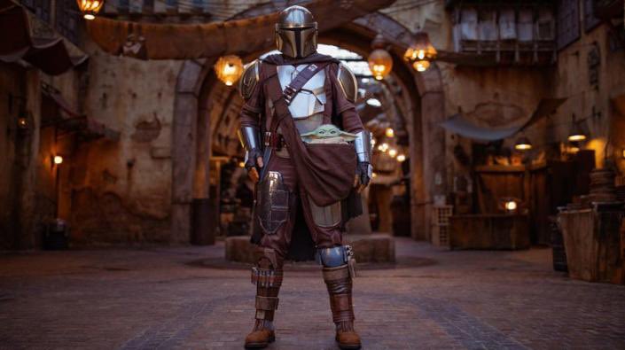 I stopped by #blackspireoutpost  today and looks like some interesting new visitors have arrived.  You never know who you might run into in a galaxy far, far away….
#starwarsgalaxysedge #disneyland #mando #grogu