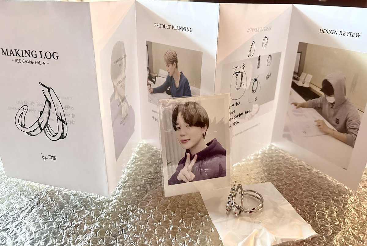 MiMiBlkFlip's tweet photo. So this is what I got today! 💋
Shut up, yes I am a merch whore &amp; literally am addicted.
These are from my #JIMIN 🐤
so they're extra special. 💜
@BTS_twt #ArtistMadeByJimin 
#JIMINJIMIN https://t.co/DaRg09J2NQ