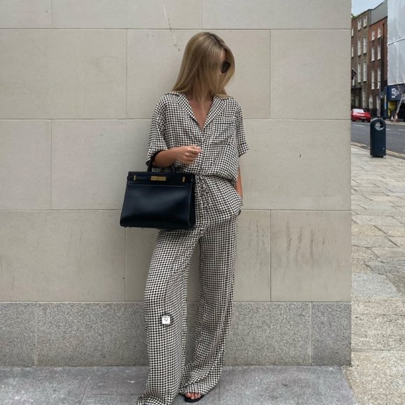 I_Marietsares's tweet photo. So good I had to share! Check out all the items I'm loving on @Poshmarkapp #poshmark #fashion #style #shopmycloset #dissh #zara #azazie: https://t.co/wejQZt7BQu https://t.co/GtQJl4SNzp
