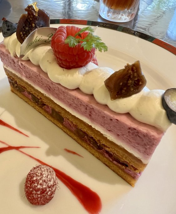 Ibrahim32466840's tweet photo. Cake!!🤤🤤 https://t.co/urOCF7ngWS