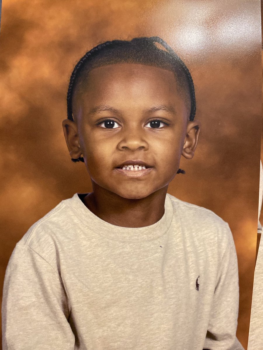 LilRegg_'s tweet image. school pics #fall22 🤎