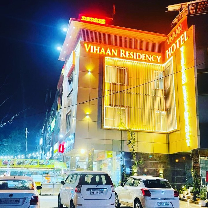 VedSinghmar's tweet photo. hotel vihaan residency
.
.
.
#hotelvihanresidency #bestplace #tripplace #hospitalityservice #hotelhub #theareabeautiful  
#ilovezirkpur #ilovetrycity
#msplaza https://t.co/V8tmvKVxFG